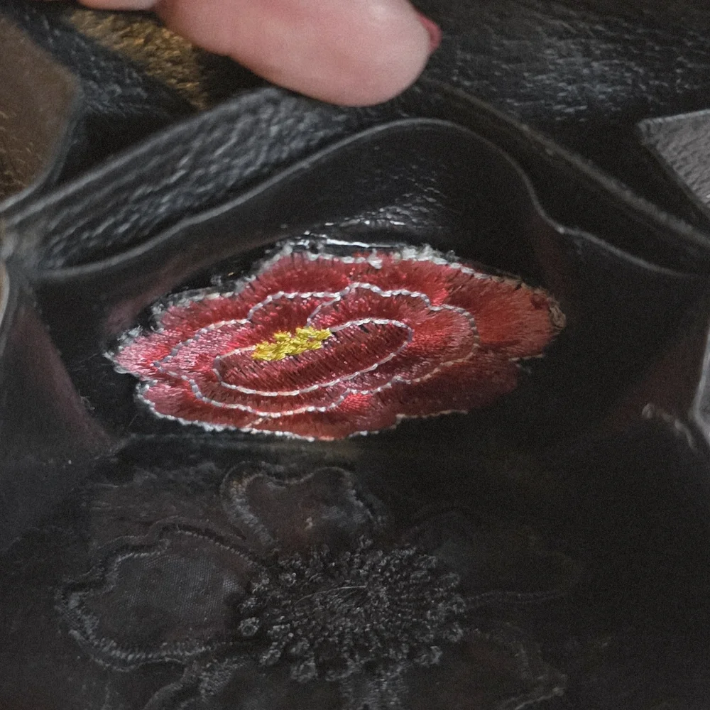 Gucci Black Compact Monogram Rehabbed Wallet With Floral Embroidered Patches - Picture 6 of 15